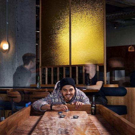 Lylo Auckland Hotel Εξωτερικό φωτογραφία A sushi chef at work