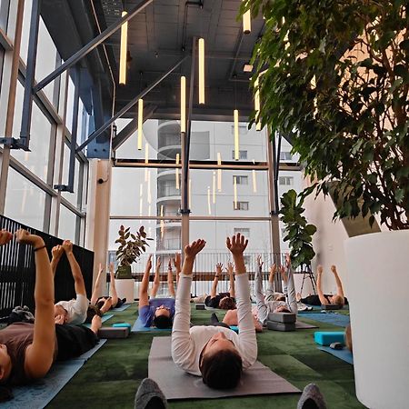 Lylo Auckland Hotel Εξωτερικό φωτογραφία A yoga class at the Googleplex