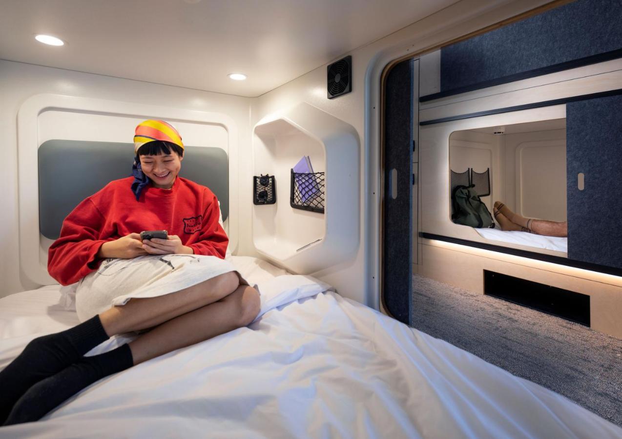 Lylo Auckland Hotel Εξωτερικό φωτογραφία A capsule hotel room