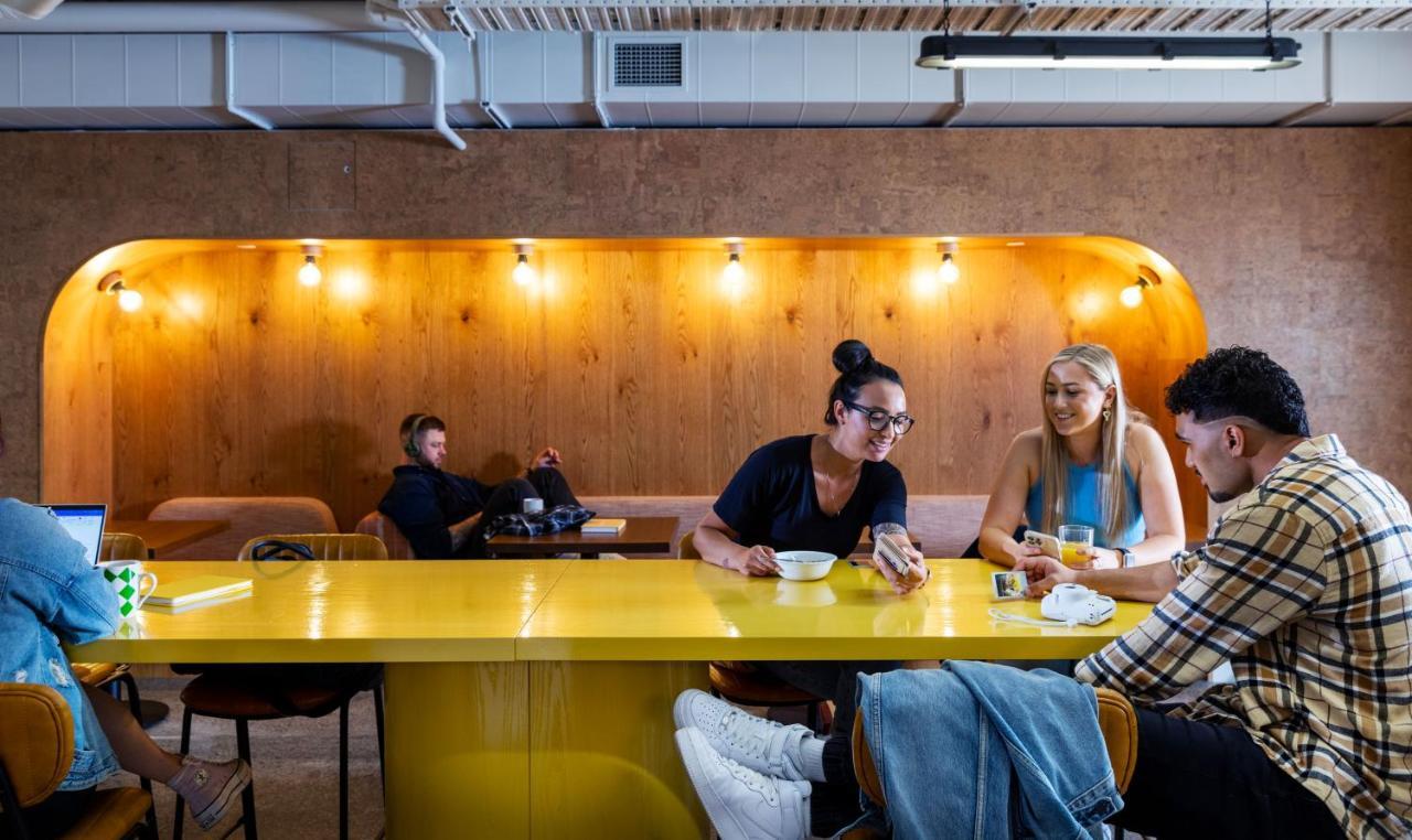 Lylo Auckland Hotel Εξωτερικό φωτογραφία Students studying at the University of New South Wales