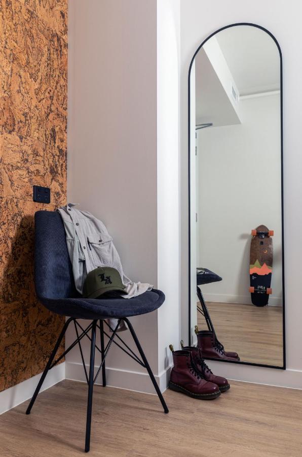 Lylo Auckland Hotel Εξωτερικό φωτογραφία A long mirror