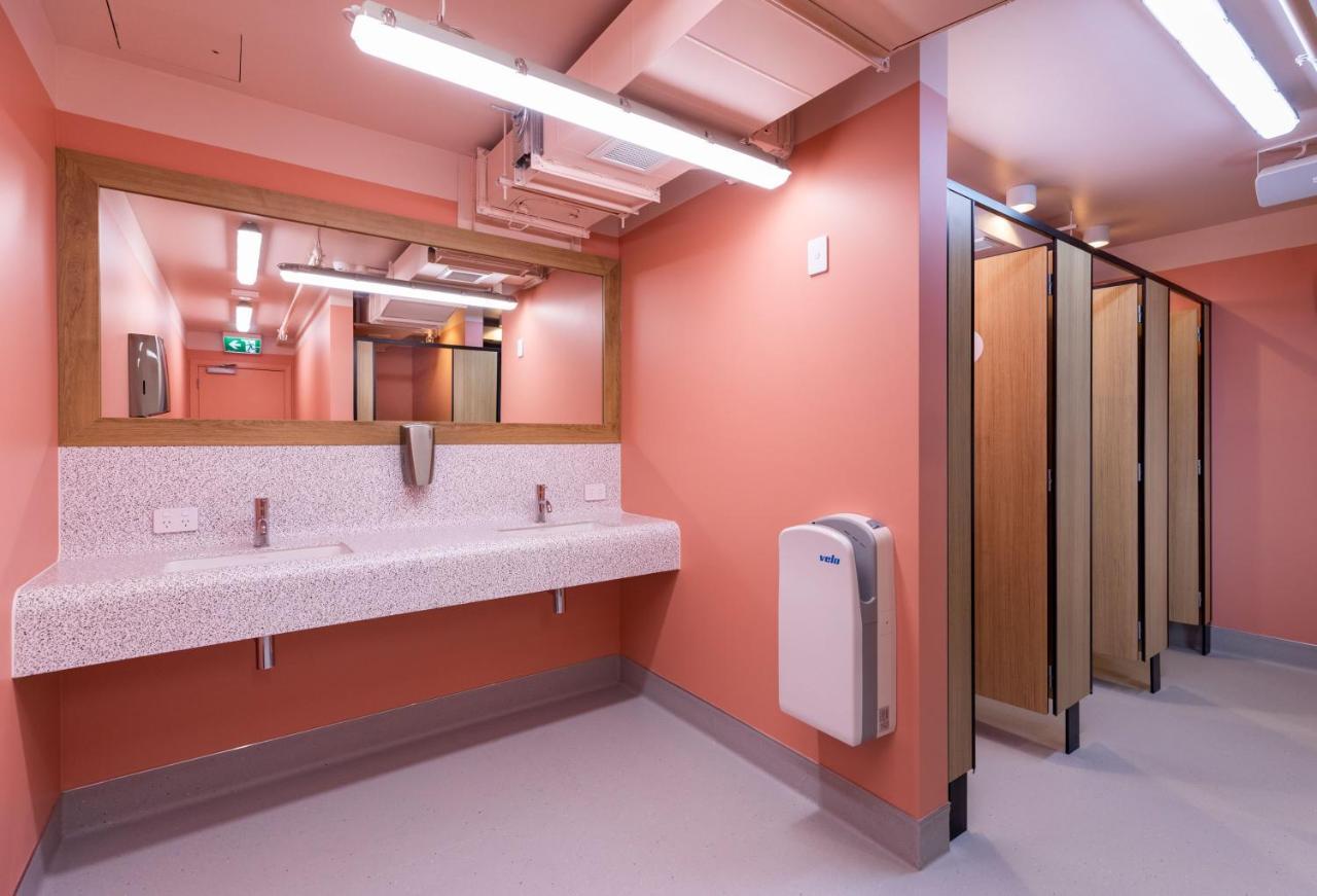 Lylo Auckland Hotel Δωμάτιο φωτογραφία The new toilet block