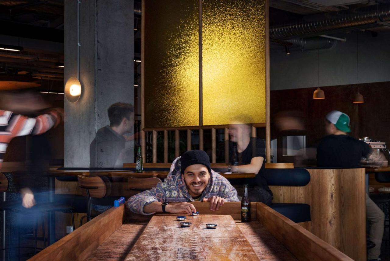 Lylo Auckland Hotel Εξωτερικό φωτογραφία A sushi chef at work